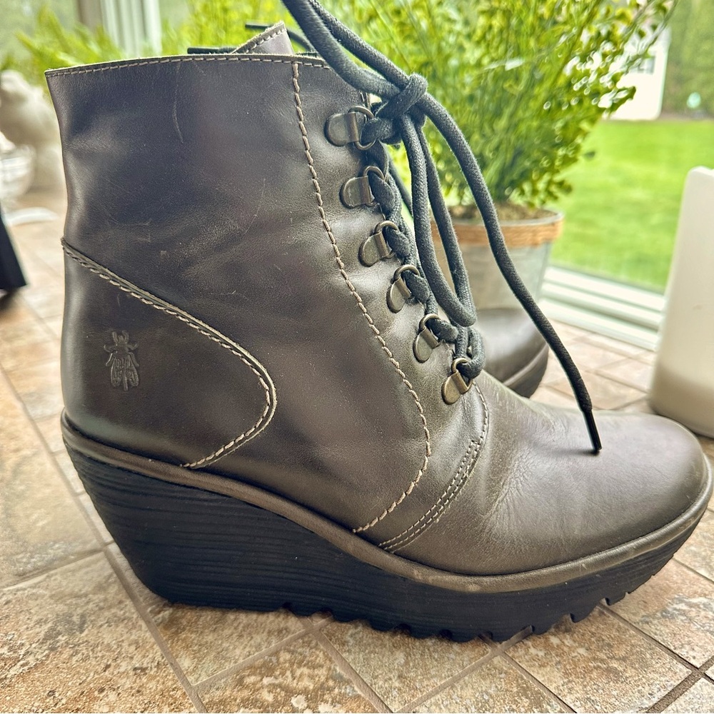 FLY LONDON Ankle Boot Dark Moss GREEN OLIVE lace up wedge BOOT boho 39 size 8.5 - Picture 1 of 12